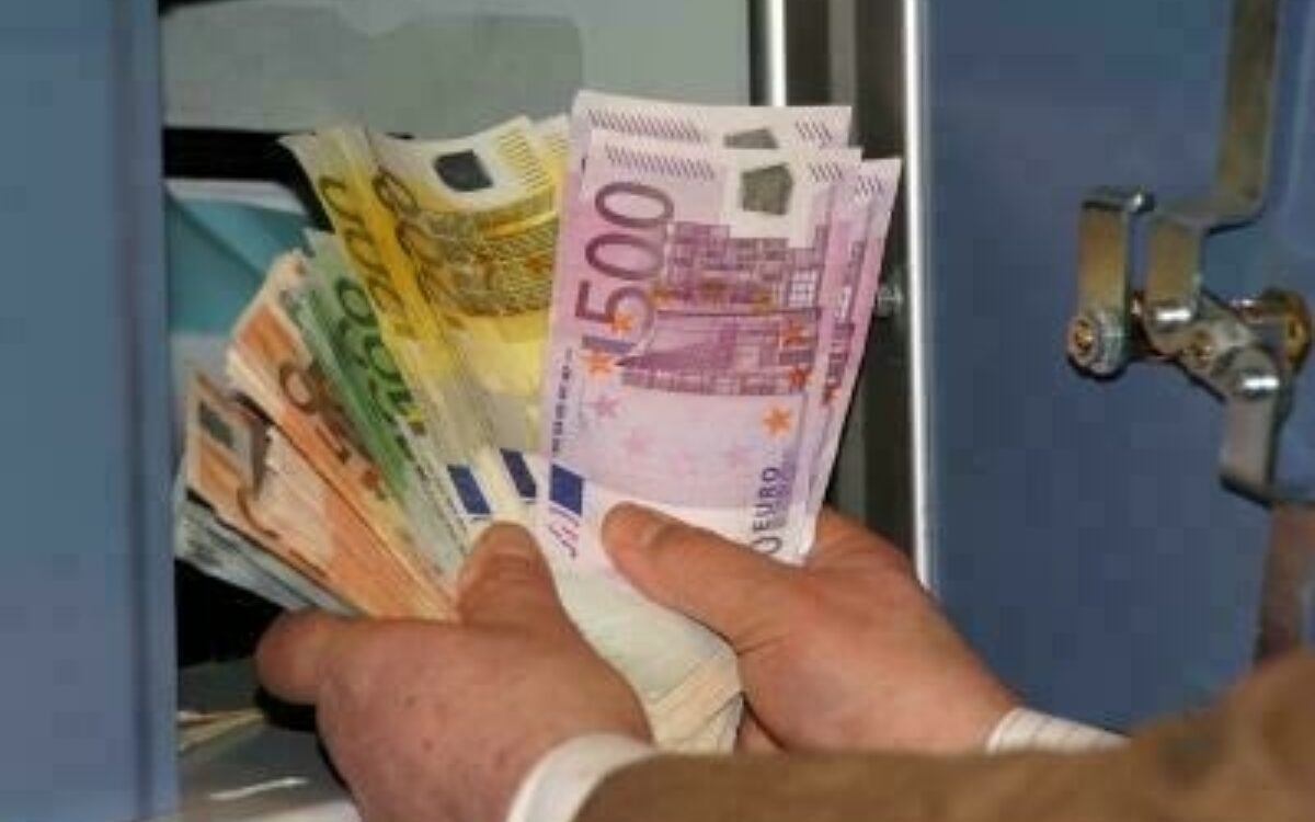 1609937590tresor mit geld meyhome pixelio de 1609937590tresor mit geld meyhome pixelio de